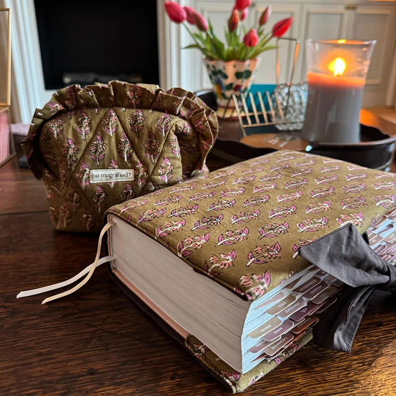 Handgemaakte bijbelhoes en etui van be magnified